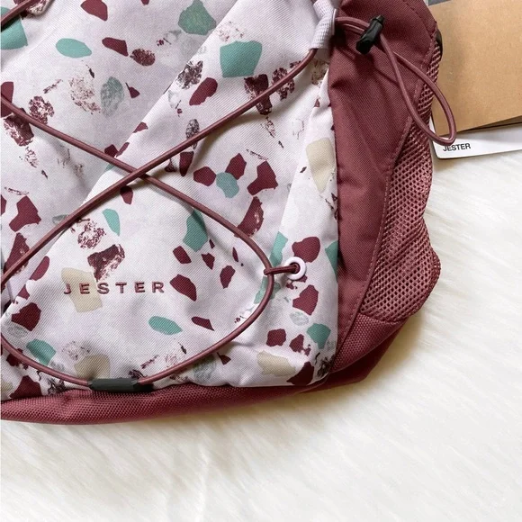 The North Face Women’s Jester 27 Liter Backpack - Picture 3 of 7